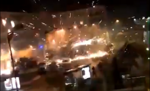 O secție de poliție de lângă Paris a fost atacată cu artificii